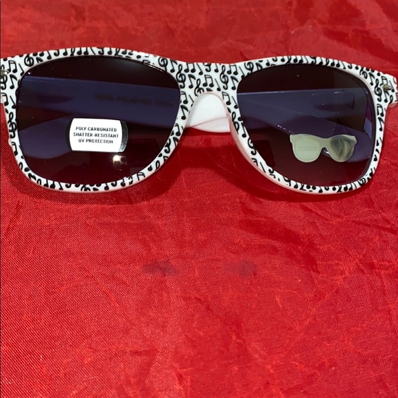 Polly Carbonate Shatter Resistant SUNGLASSES - Picture 10 of 11